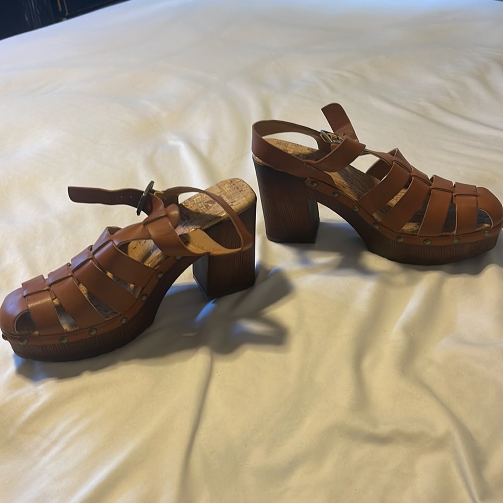 Shoes - Picture 4 of 4